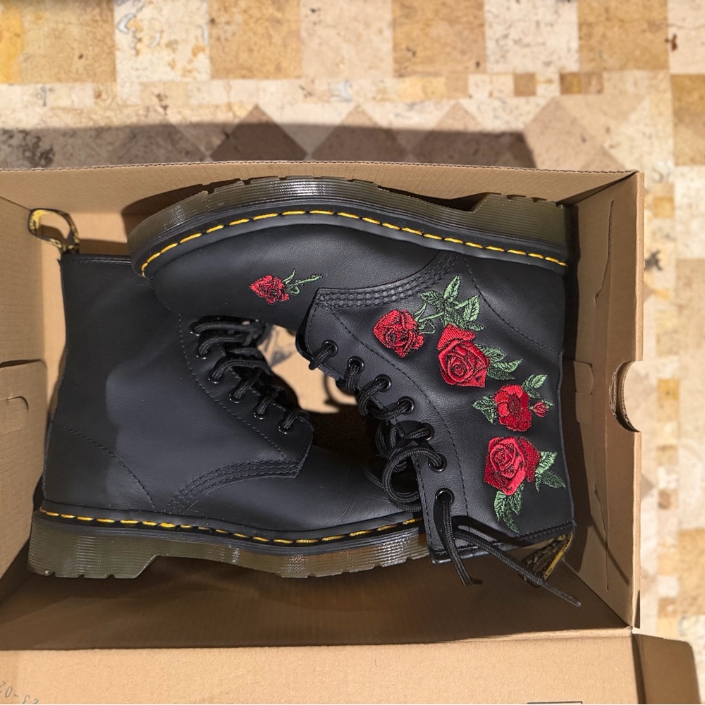 Dr marten Red Rose Embroidery 1461